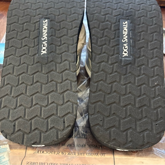 NWT Yoga Sandals ~ Silver ~ Size XL - Picture 9 of 11